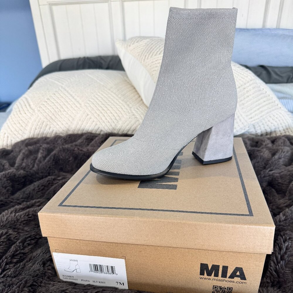 MIA Piani Knit Bootie Size 7M | Silver | Block Heel | NIB